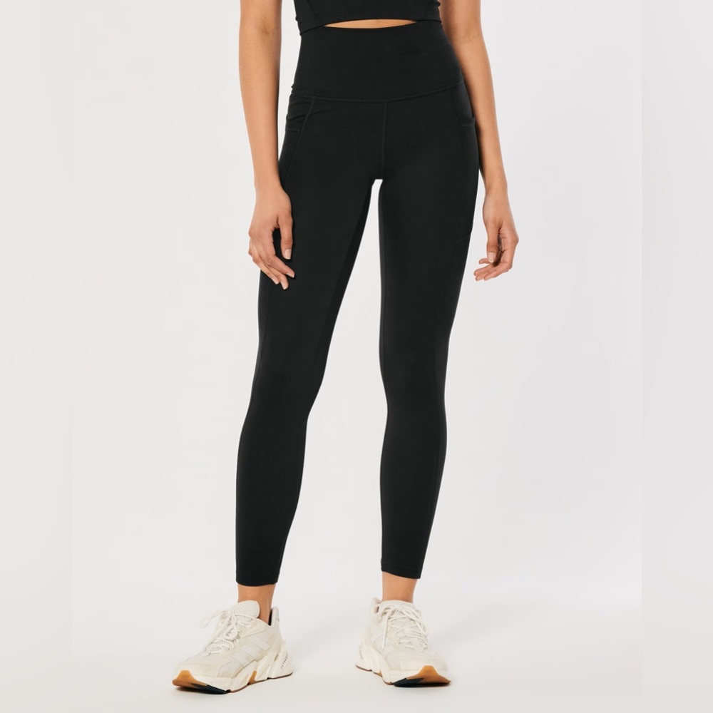 Hollister Gilly Hicks recharge high rise 7/8 Leggings w/ pocket. NWT Med Short